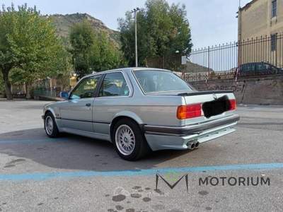 BMW Serie 3 318i 
 Argento usata Pontecagnano Faiano