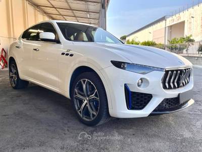 Maserati Levante Launch Edition One of 200 MHEV 330 CV Bianco usata Roma