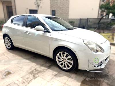 Alfa Romeo Giulietta 2.0 jtdm(2) Distinctive 140cv Bianco usata Rende