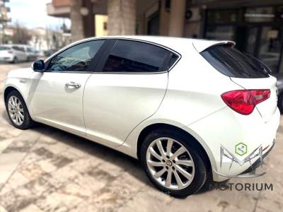 Alfa Romeo Giulietta 2.0 jtdm(2) Distinctive 140cv Bianco usata Rende