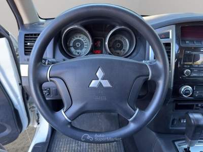 Mitsubishi Pajero 3.2 DI-D Common Rail Intense Auto Bianco usata Roma