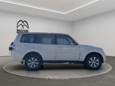 Mitsubishi Pajero 3.2 DI-D Common Rail Intense Auto Bianco usata Roma