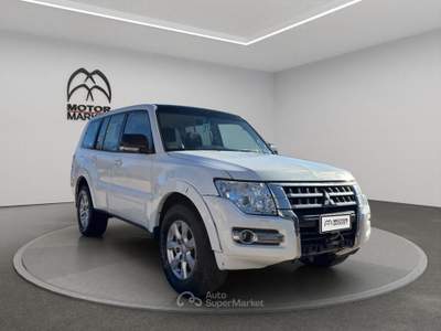 Mitsubishi Pajero 3.2 DI-D Common Rail Intense Auto Bianco usata Roma