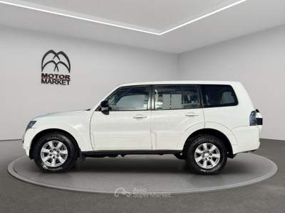 Mitsubishi Pajero 3.2 DI-D Common Rail Intense Auto Bianco usata Roma