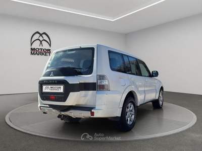 Mitsubishi Pajero 3.2 DI-D Common Rail Intense Auto Bianco usata Roma