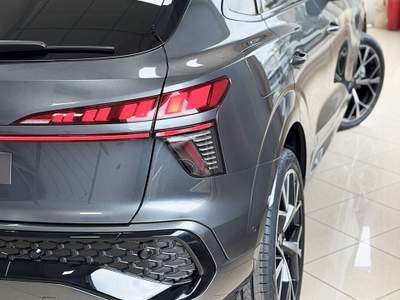 Audi Q3 Sportback 35tdi Identity Black 2026 km0|tetto+pelle totale| Grigio usata San Felice a Cancello
