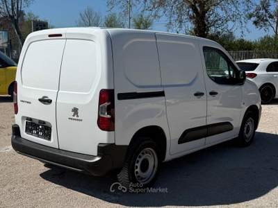 Peugeot Partner 3 posti Bianco usata Aprilia