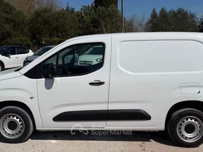 Peugeot Partner 3 posti Bianco usata Aprilia