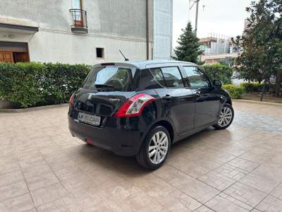 Suzuki Swift 5 porte B-Cool Bi-Color 75 cv Nero usata SANTERAMO IN COLLE