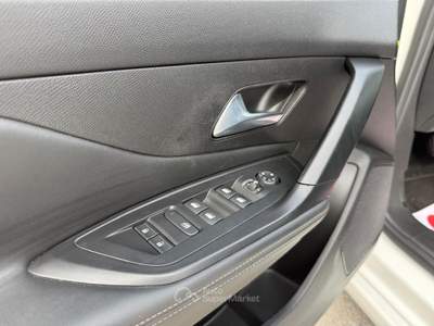 Peugeot 308 S&S EAT8 SW Allure Pack Full Optional Bianco usata Roma
