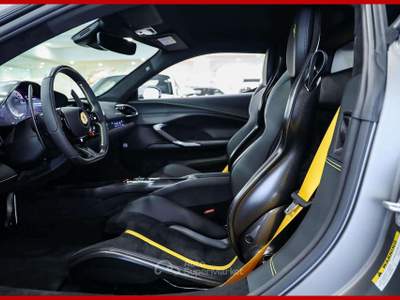 Ferrari 296 296 GTB|FULL CARBON SPEC|LIVREA GIALLO MODENA Grigio usata Vergiate