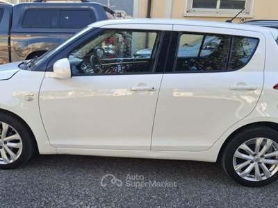 Suzuki Swift 1.3 DDiS 5 porte B-Top UNICO PROPR. Bianco usata Varallo