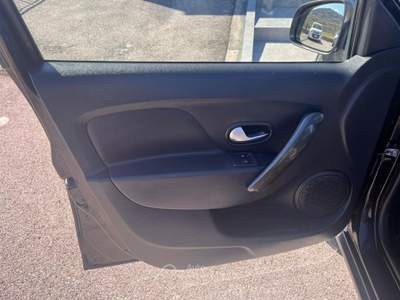 Dacia Sandero Stepway 1.5 Blue dCi 95 CV Comfort Nero usata San Gregorio Magno