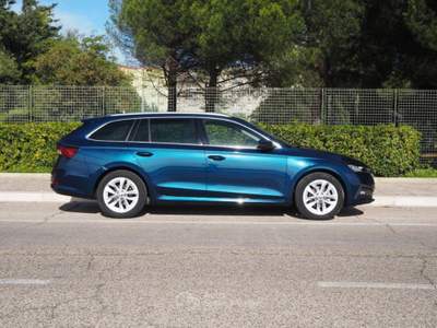 Skoda Octavia 1.5 G-TEC DSG Wagon Style Blu/Azzurro usata Bari