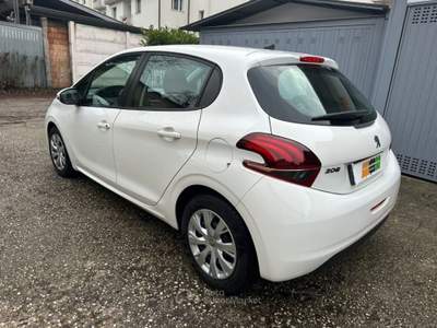 Peugeot 208 POCHI KM! 1.5 BlueHDi 100 S&S 5 porte Active Bianco usata VENEZIA