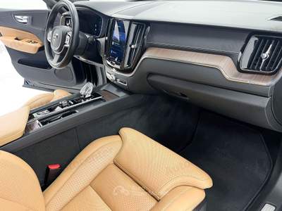 Volvo XC60 B4 (d) 197CV AWD AUT INSCRIPTION Nero usata Bassano del Grappa