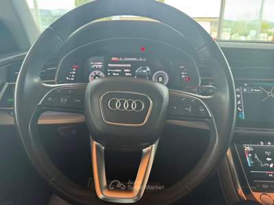 Audi Q8 Cerchi 21”  vetri scuri  gommata. Tagliandata Nero usata Farnese