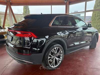 Audi Q8 Cerchi 21”  vetri scuri  gommata. Tagliandata Nero usata Farnese