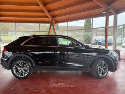 Audi Q8 Cerchi 21”  vetri scuri  gommata. Tagliandata Nero usata Farnese