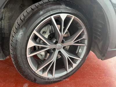 Audi Q8 Cerchi 21”  vetri scuri  gommata. Tagliandata Nero usata Farnese