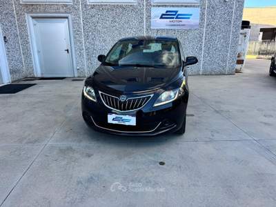 Lancia Ypsilon Ypsilon 1.0 FireFly 5 porte S&S Hybrid Silver Nero usata Miranda