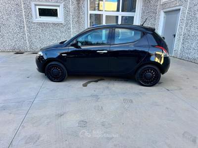 Lancia Ypsilon Ypsilon 1.0 FireFly 5 porte S&S Hybrid Silver Nero usata Miranda