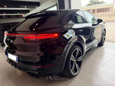 Porsche Cayenne Coupé 3.0 V6 E-Hybrid Nero usata Pomezia