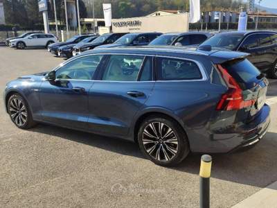 Volvo V60 B4 (d) aut. Plus Bright Blu/Azzurro usata Isola del Liri