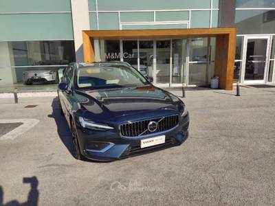 Volvo V60 B4 (d) aut. Plus Bright Blu/Azzurro usata Isola del Liri
