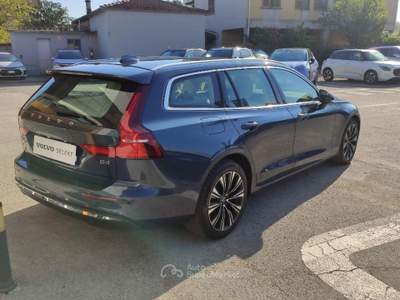 Volvo V60 B4 (d) aut. Plus Bright Blu/Azzurro usata Isola del Liri