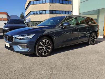 Volvo V60 B4 (d) aut. Plus Bright Blu/Azzurro usata Isola del Liri