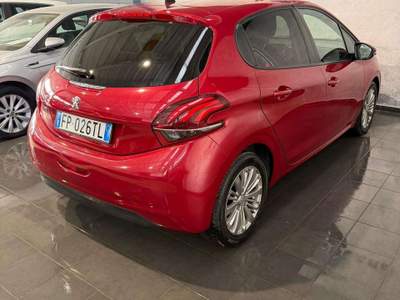 Peugeot 208 BlueHDi 75 5 porte Allure Rosso usata Cornaredo