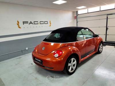 Volkswagen New Beetle Cabrio automatico Edizione limitata BLACK ORANGE Arancione usata Bagnolo Mella