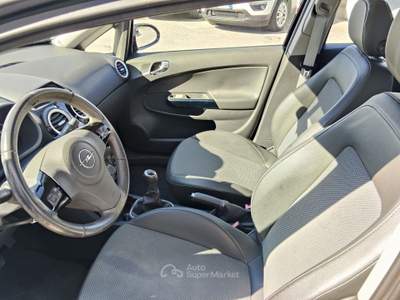 Opel Corsa 5 porte Cosmo Nero usata Putignano