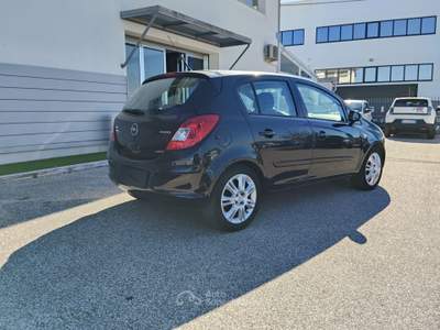 Opel Corsa 5 porte Cosmo Nero usata Putignano