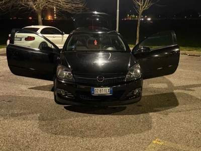 Opel Astra Opel Astra GTC 1.7 cdti Cosmo 110cv Nero usata San Lazzaro di Savena