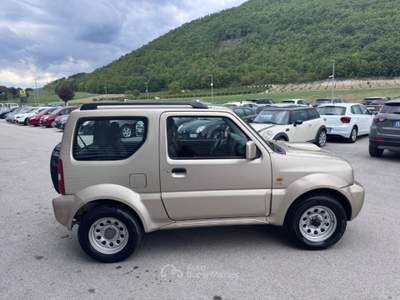 Suzuki Jimny 1.5 DDiS cat 4WD JLX TRAZIONE INTEGRALE 4X4 GANCIO Giallo usata Sant'Angelo in vado