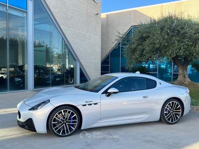 Maserati GranTurismo awd auto possibilità noleggio no scoring Bianco usata Gela