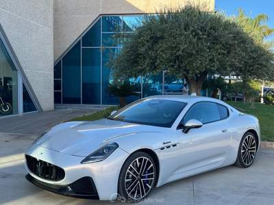Maserati GranTurismo awd auto possibilità noleggio no scoring Bianco usata Gela
