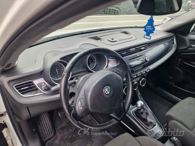 Alfa Romeo Giulietta Tenuta in ottime condizioni, usata Bianco usata San Secondo di Pinerolo