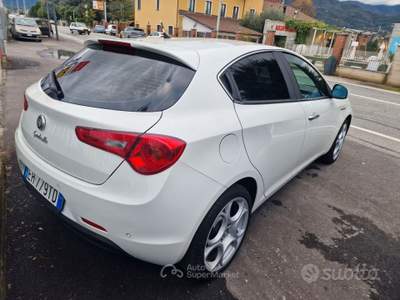 Alfa Romeo Giulietta Tenuta in ottime condizioni, usata Bianco usata San Secondo di Pinerolo