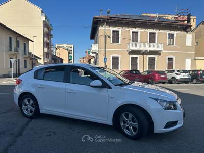 Chevrolet Cruze Chevrolet Cruze 1.6 4 benzina euro 5 pochi km possibilità di gpl Bianco usata Rivoli