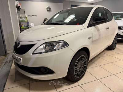 Lancia Ypsilon Ypsilon III  1.2 Silver ecochic Gpl 69cv Bianco usata Crema