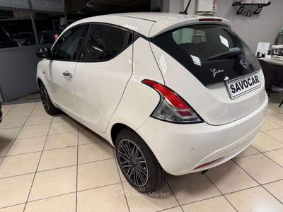Lancia Ypsilon Ypsilon III  1.2 Silver ecochic Gpl 69cv Bianco usata Crema