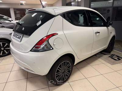 Lancia Ypsilon Ypsilon III  1.2 Silver ecochic Gpl 69cv Bianco usata Crema
