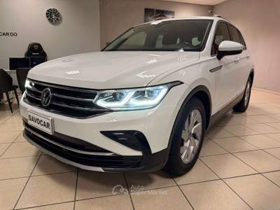 Volkswagen Tiguan Tiguan II 2021 2.0 tdi Elegance 150cv dsg Bianco usata Crema