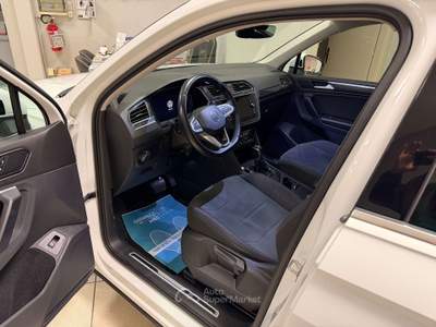 Volkswagen Tiguan Tiguan II 2021 2.0 tdi Elegance 150cv dsg Bianco usata Crema