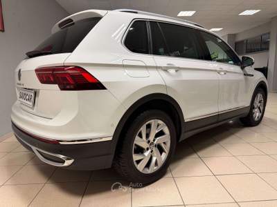 Volkswagen Tiguan Tiguan II 2021 2.0 tdi Elegance 150cv dsg Bianco usata Crema