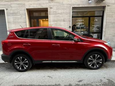 Toyota RAV4 RAV 4 RAV4 2.0 D-4D 4WD Lounge Rosso usata Bari