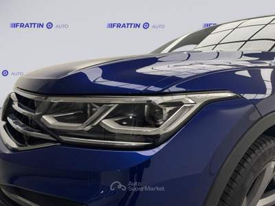 Volkswagen Tiguan Tiguan 2.0 Tdi 150 Cv Scr Dsg R-Line Blu/Azzurro usata Cassola